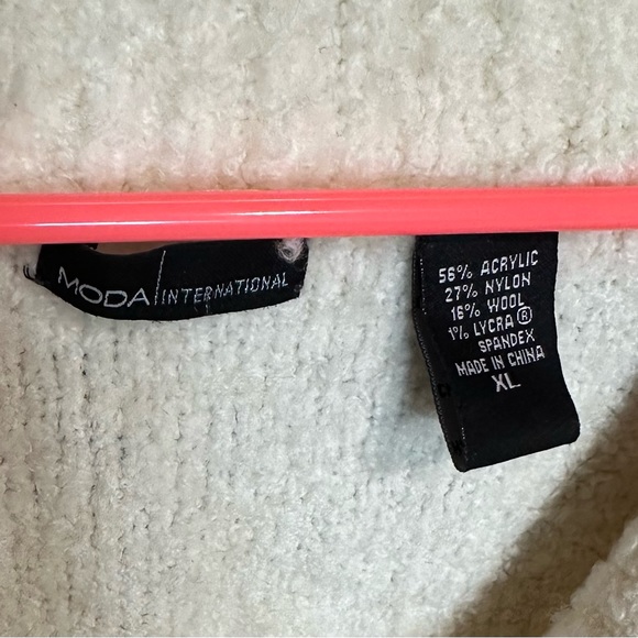 Cowl Neck/Off-The-Shoulder Sweater, Pom-Pom Beanie, and Gloves Set - Picture 4 of 6